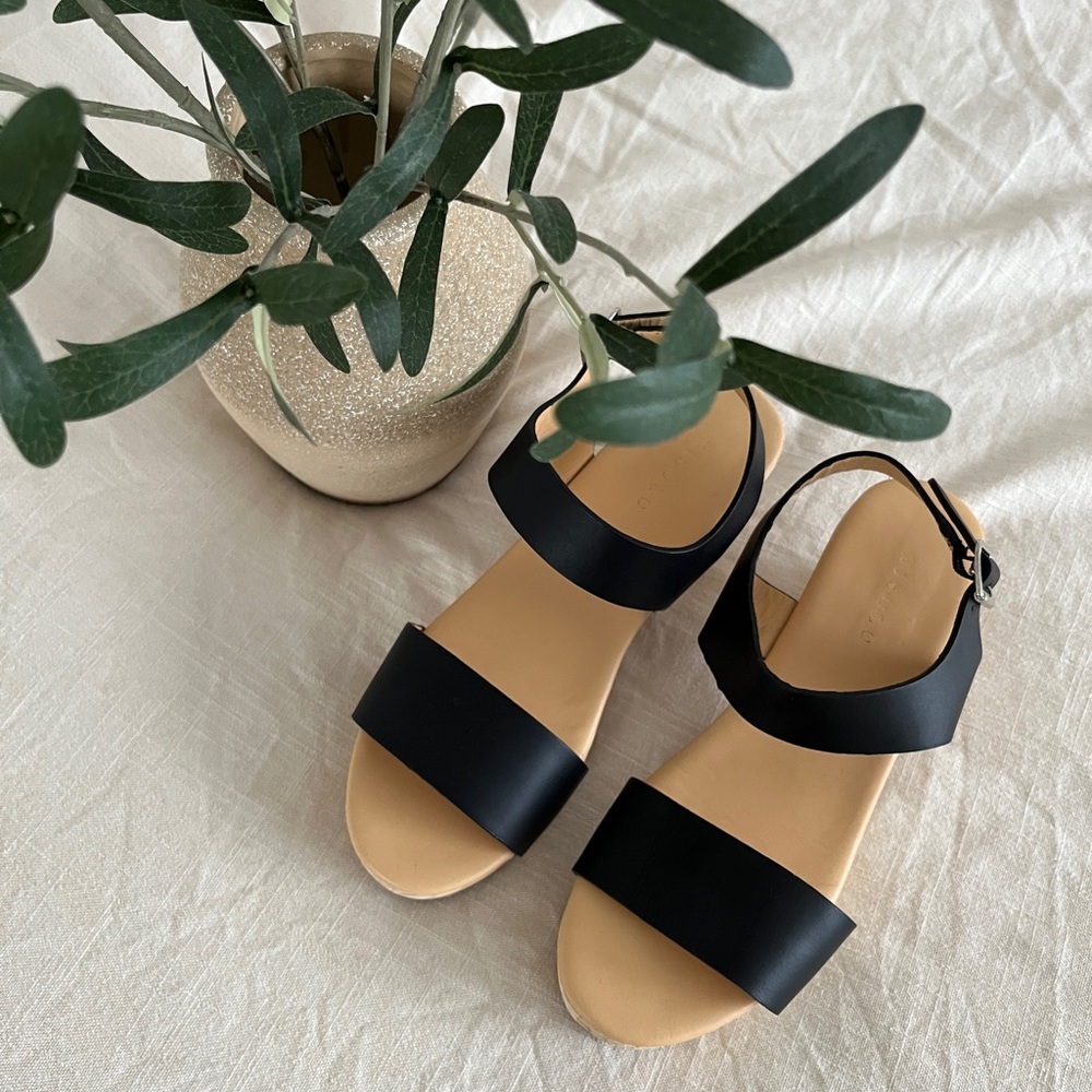 Nisolo All-Day Open Toed Clog